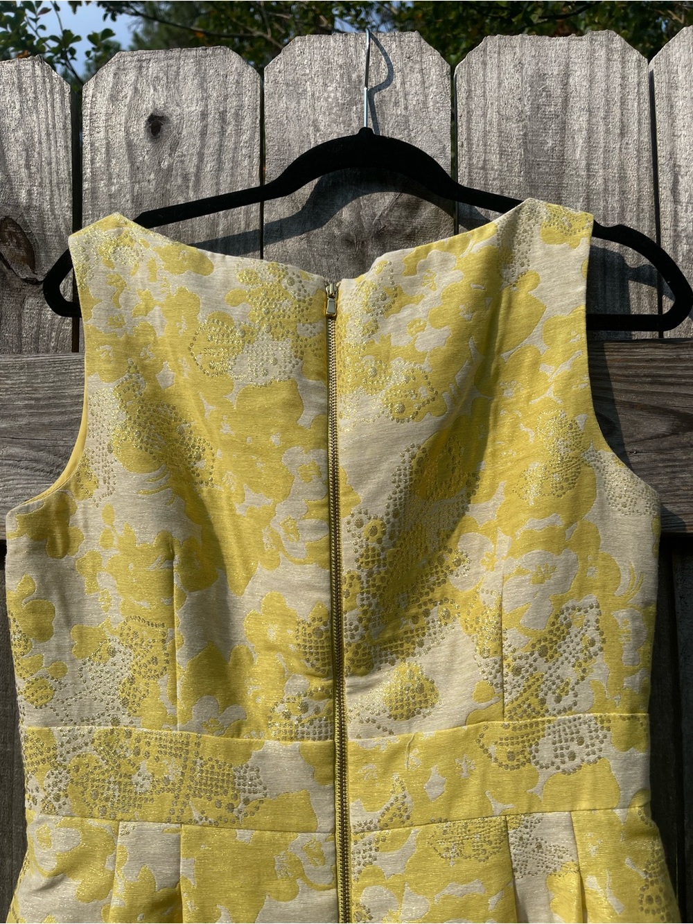 T Tahari Yellow Brocade Dress with Metallic Gold highlights Sz 10 - Picture 10 of 13